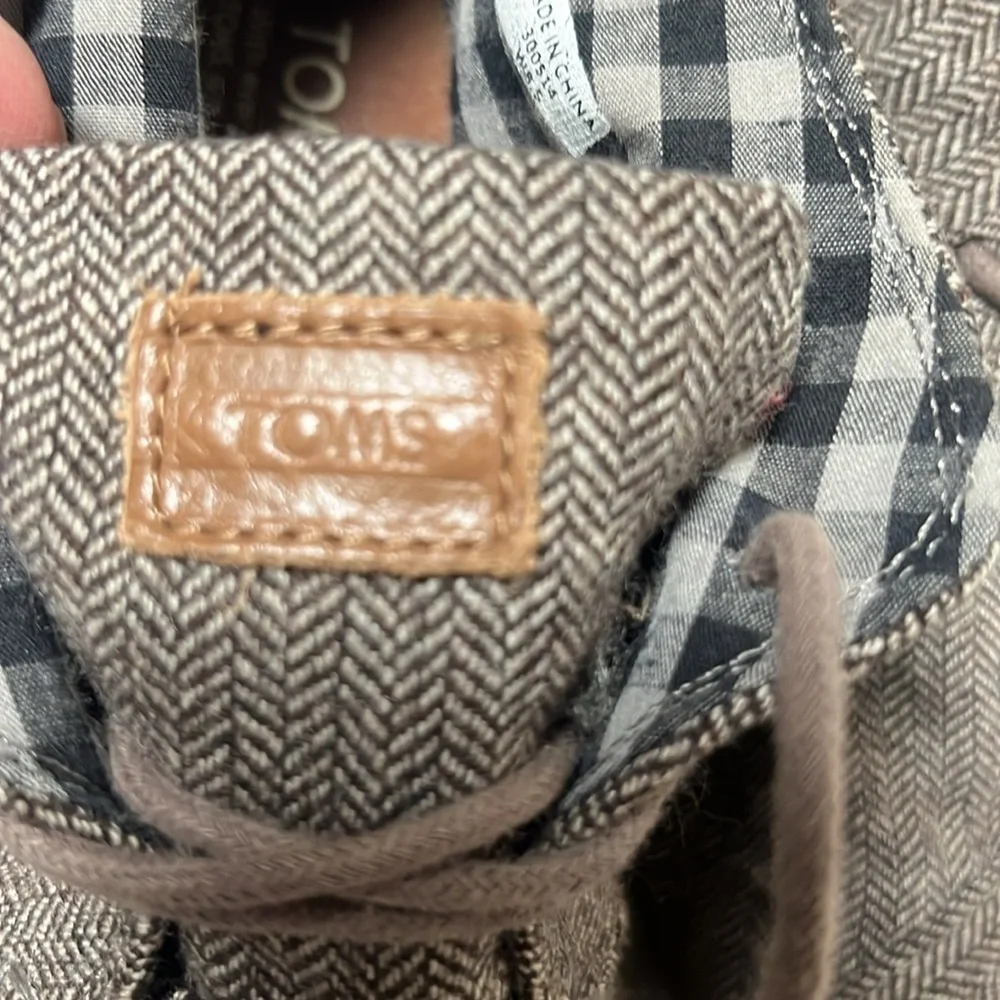 Tom’s Wedge Herringbone Brown Lace up Size 8.5